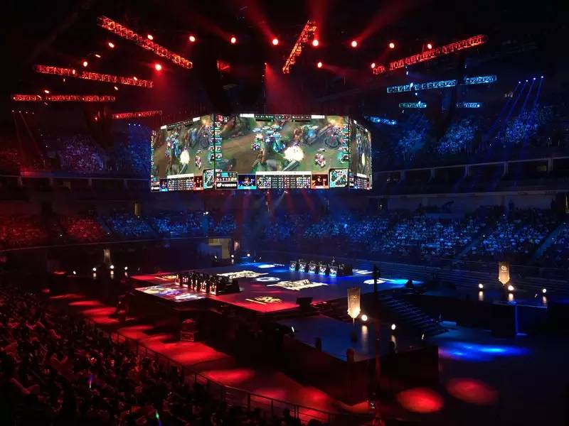 时隔374天Uzi官宣复出加入EDG，再度与FoFo做队友