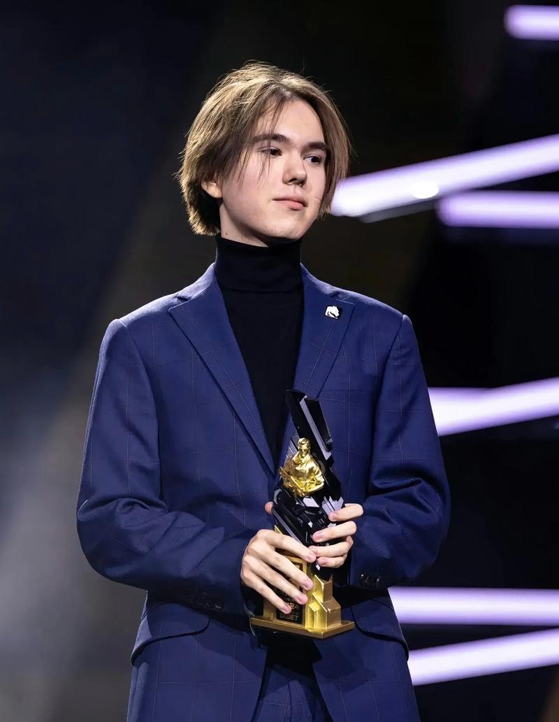 JD Gaming Crush FunPlus Phoenix , Invictus Gaming Defeat Ninjas in Pyjamas