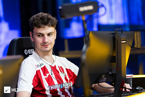 横扫C9！EG与TL会师LCS Lockin决赛