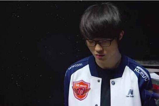 RA群访 Assum：这个版本那种奇怪的英雄太多了，所以有很多变数